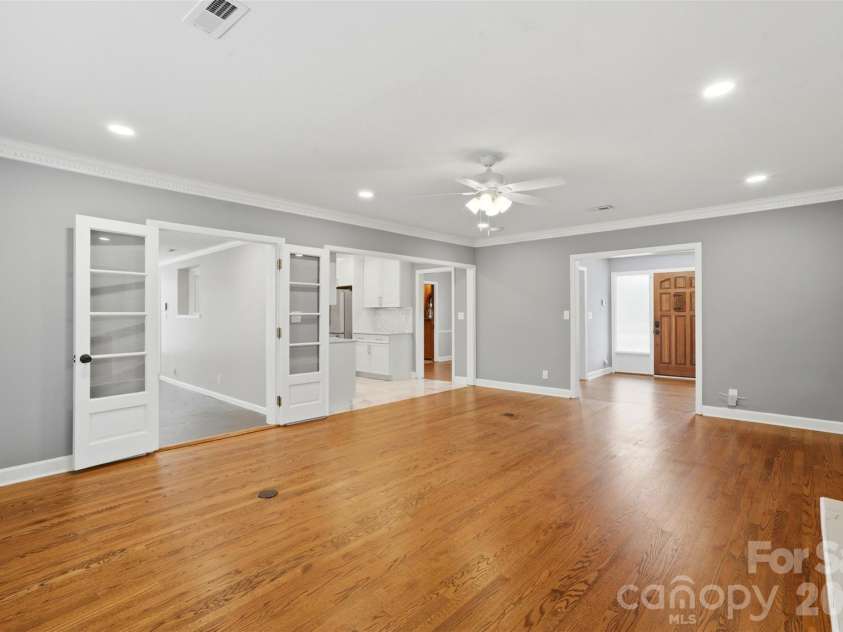 2637 Armstrong Circle, Gastonia, NC 28054.  MLS# CAR4351370, YatesRealty ID 20348. 