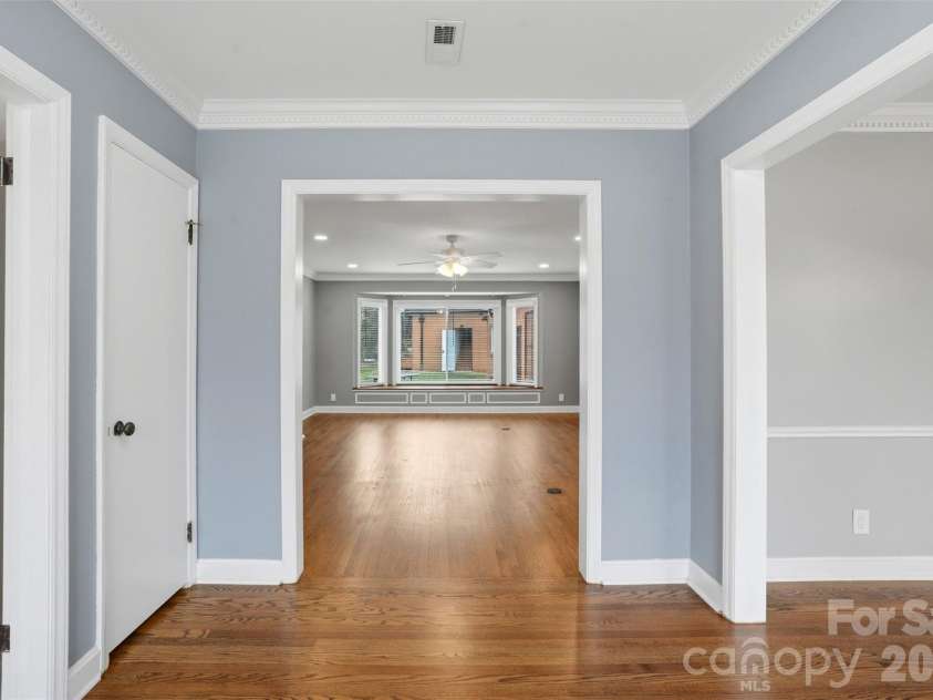 2637 Armstrong Circle, Gastonia, NC 28054.  MLS# CAR4351370, YatesRealty ID 20348. 
