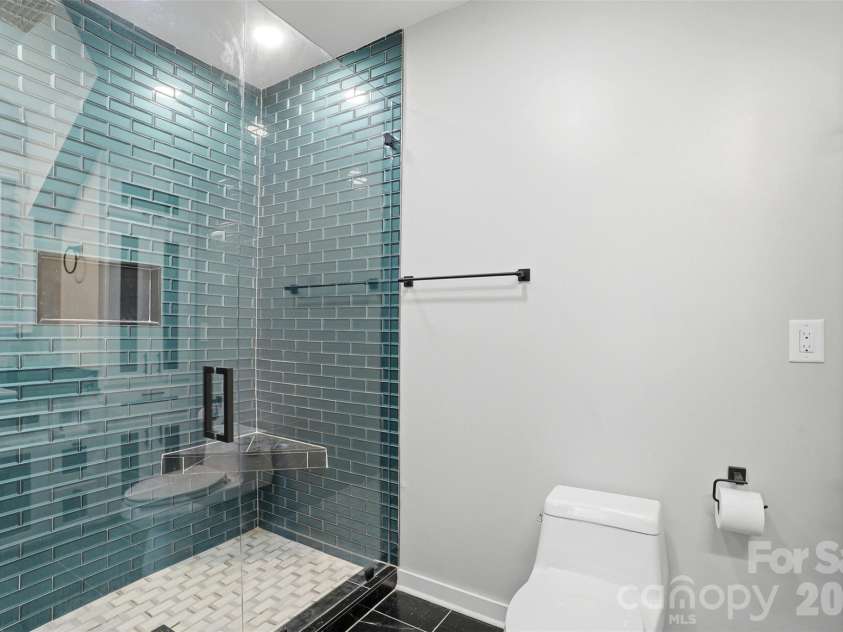 2637 Armstrong Circle, Gastonia, NC 28054.  MLS# CAR4351370, YatesRealty ID 20348. 