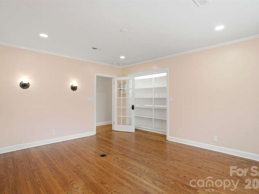 2637 Armstrong Circle, Gastonia, NC 28054.  MLS# CAR4351370, YatesRealty ID 20348. 
