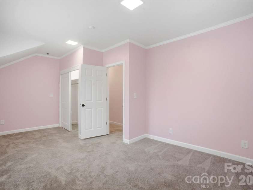 2637 Armstrong Circle, Gastonia, NC 28054.  MLS# CAR4351370, YatesRealty ID 20348. 