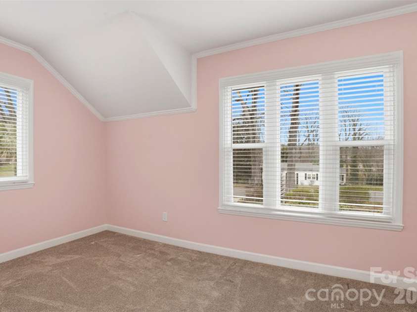 2637 Armstrong Circle, Gastonia, NC 28054.  MLS# CAR4351370, YatesRealty ID 20348. 