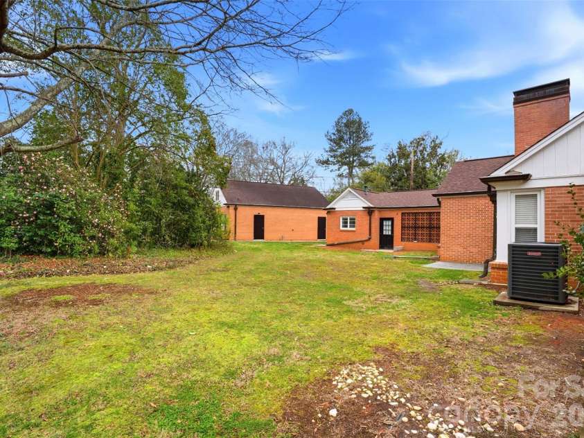 2637 Armstrong Circle, Gastonia, NC 28054.  MLS# CAR4351370, YatesRealty ID 20348. 