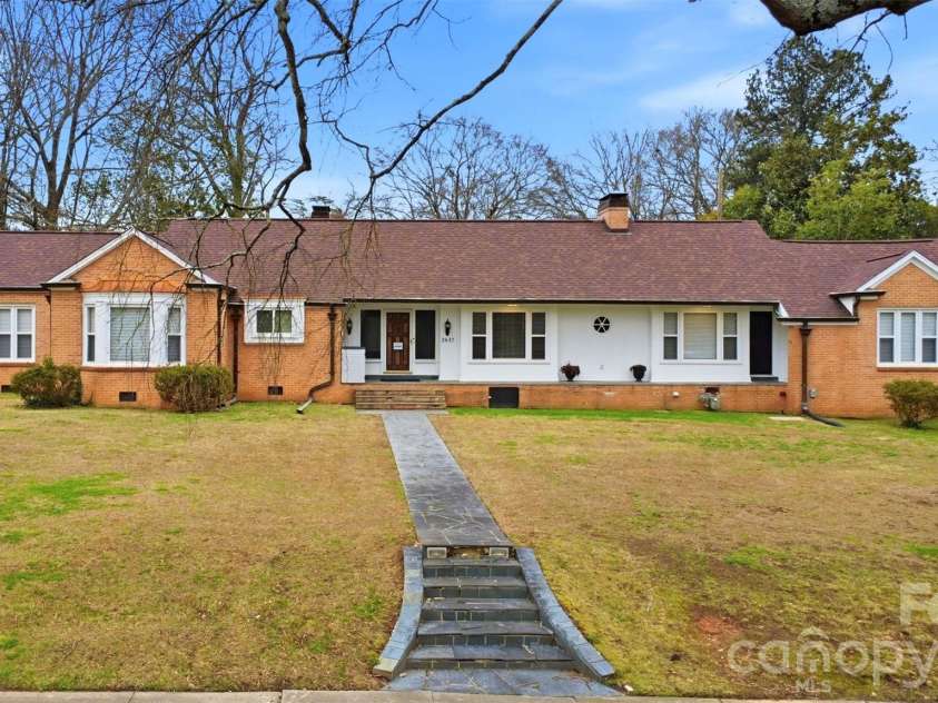 2637 Armstrong Circle, Gastonia, NC 28054.  MLS# CAR4351370, YatesRealty ID 20348. 