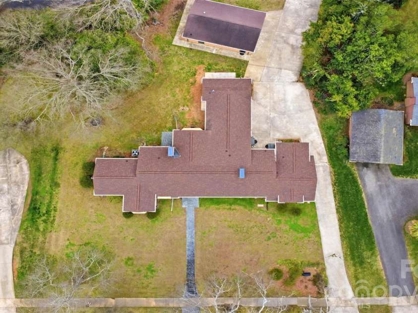2637 Armstrong Circle, Gastonia, NC 28054.  MLS# CAR4351370, YatesRealty ID 20348. 