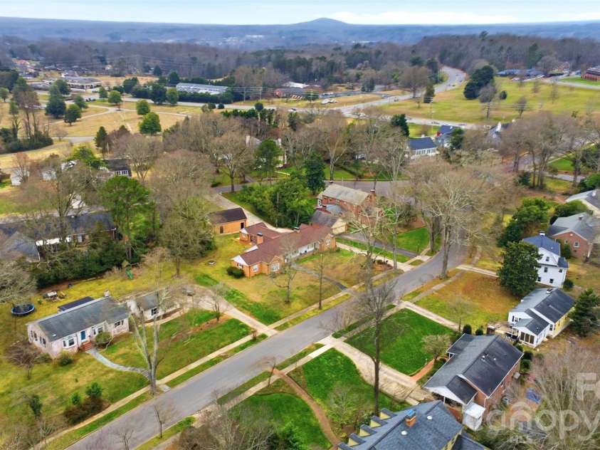2637 Armstrong Circle, Gastonia, NC 28054.  MLS# CAR4351370, YatesRealty ID 20348. 