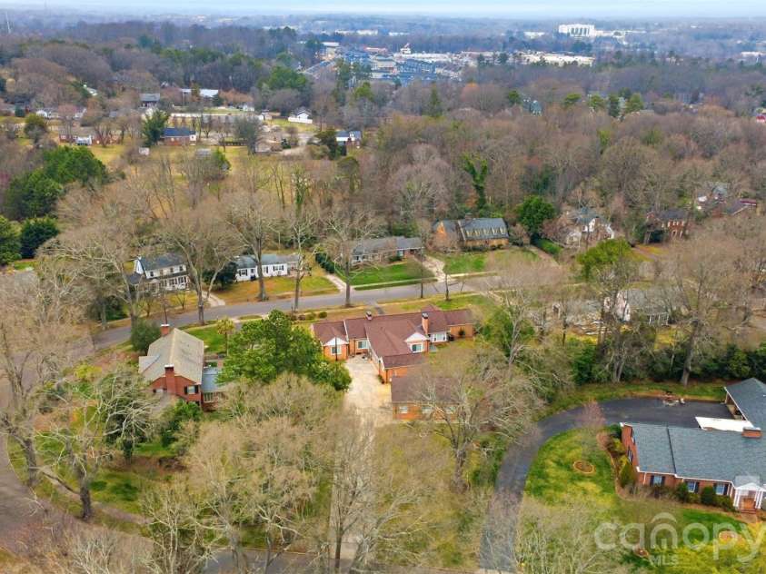2637 Armstrong Circle, Gastonia, NC 28054.  MLS# CAR4351370, YatesRealty ID 20348. 