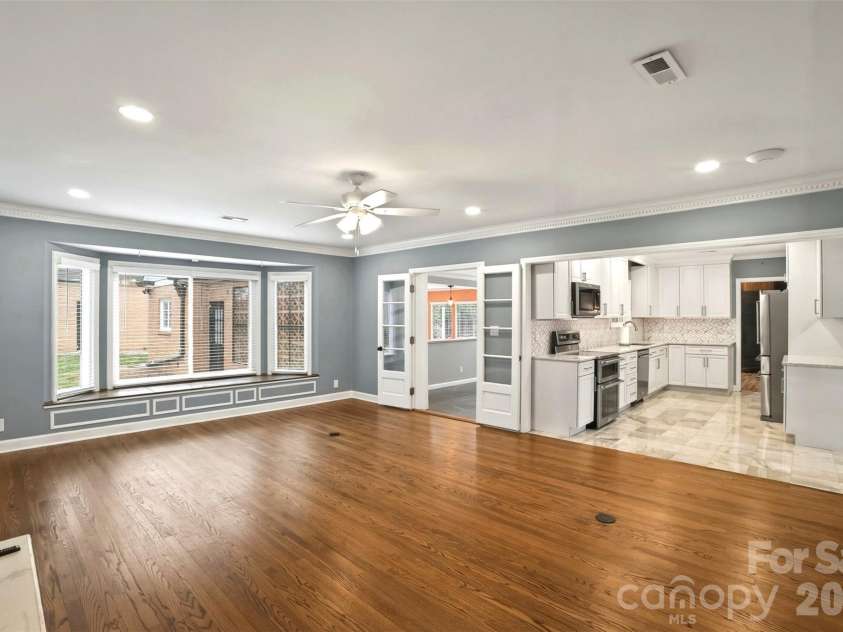 2637 Armstrong Circle, Gastonia, NC 28054.  MLS# CAR4351370, YatesRealty ID 20348. 