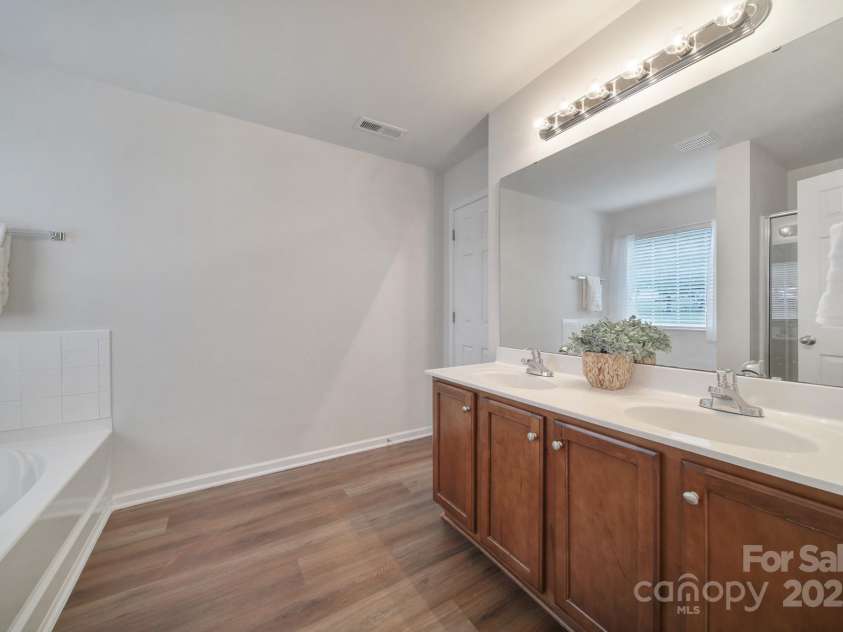 3908 Parkers Ferry Road, Fort Mill, SC 29715.  MLS# CAR4271101, YatesRealty ID 20348. Primary Bath