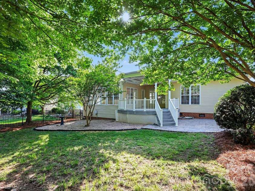 208 Riverfront Parkway, Mount Holly, NC 28120.  MLS# CAR4372990, YatesRealty ID 20349. 