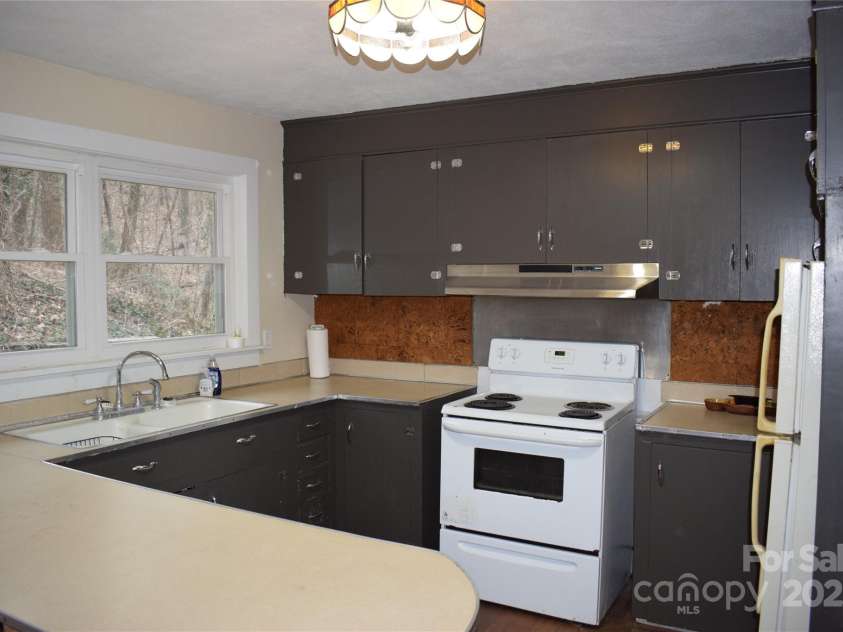 22339 Asheville Highway, Landrum, SC 29356.  MLS# CAR4221524, YatesRealty ID 2035. 