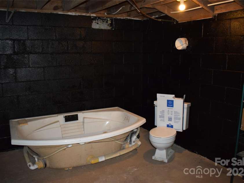 22339 Asheville Highway, Landrum, SC 29356.  MLS# CAR4221524, YatesRealty ID 2035. 