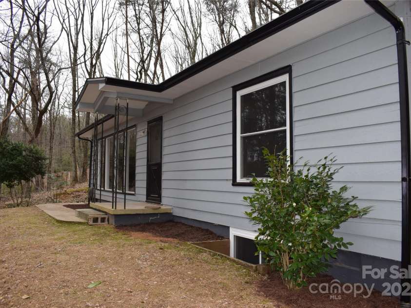 22339 Asheville Highway, Landrum, SC 29356.  MLS# CAR4221524, YatesRealty ID 2035. 