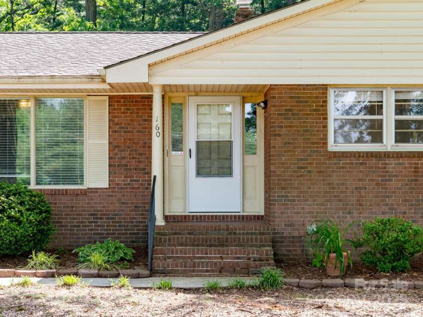 160 Eagle Drive, Salisbury, NC 28144.  MLS# CAR4259304, YatesRealty ID 20350. 