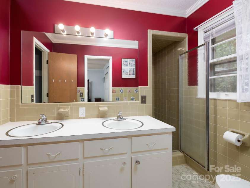 160 Eagle Drive, Salisbury, NC 28144.  MLS# CAR4259304, YatesRealty ID 20350. 