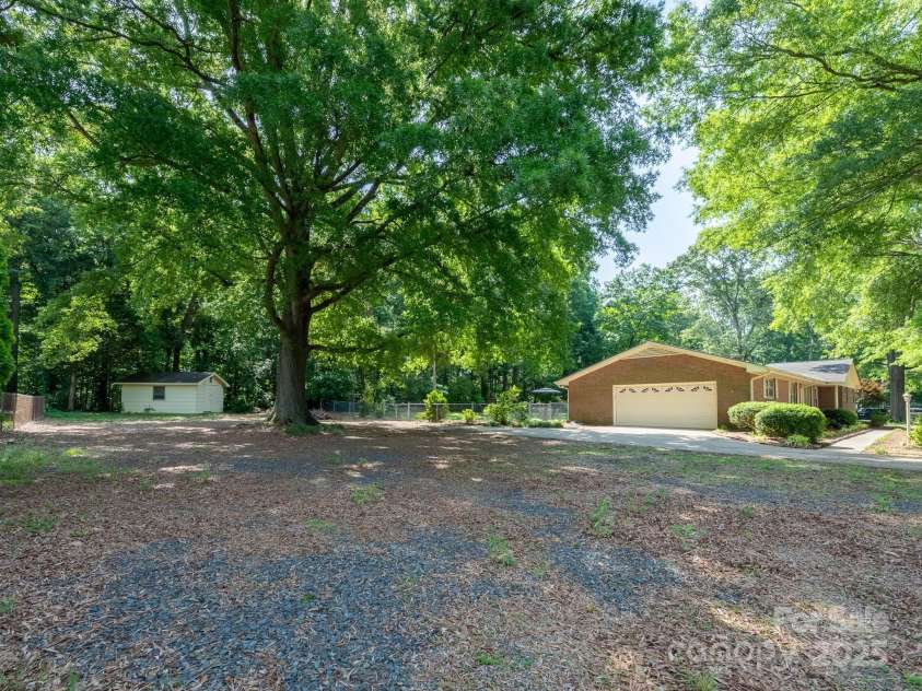 160 Eagle Drive, Salisbury, NC 28144.  MLS# CAR4259304, YatesRealty ID 20350. 