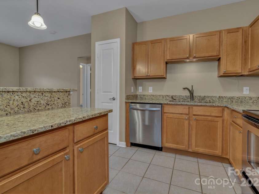 234 Brickton Village Circle, Fletcher, NC 28732.  MLS# CAR4266882, YatesRealty ID 20351. Nice kitchen