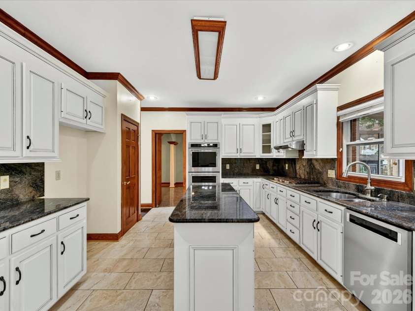 3100 Shady Grove Lane, Matthews, NC 28104.  MLS# CAR4355389, YatesRealty ID 20351. 