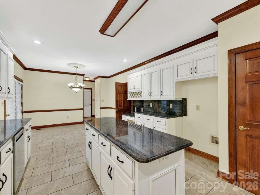 3100 Shady Grove Lane, Matthews, NC 28104.  MLS# CAR4355389, YatesRealty ID 20351. 