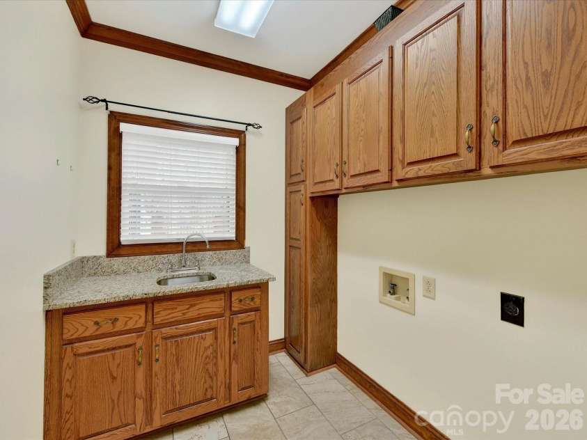 3100 Shady Grove Lane, Matthews, NC 28104.  MLS# CAR4355389, YatesRealty ID 20351. 