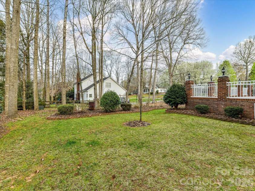 3100 Shady Grove Lane, Matthews, NC 28104.  MLS# CAR4355389, YatesRealty ID 20351. 