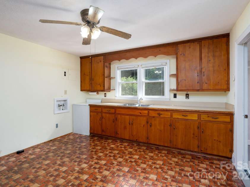 4022 Price Short Cut Road, Monroe, NC 28110.  MLS# CAR4271347, YatesRealty ID 20352. Kitchen