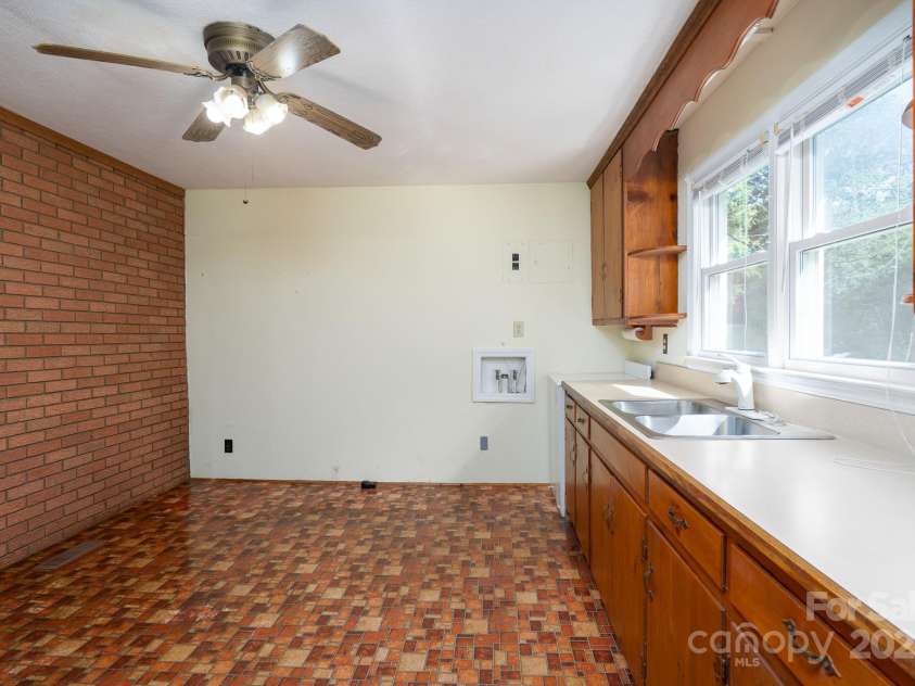 4022 Price Short Cut Road, Monroe, NC 28110.  MLS# CAR4271347, YatesRealty ID 20352. Kitchen