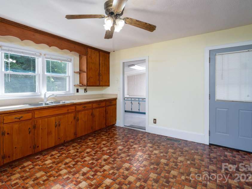 4022 Price Short Cut Road, Monroe, NC 28110.  MLS# CAR4271347, YatesRealty ID 20352. Kitchen