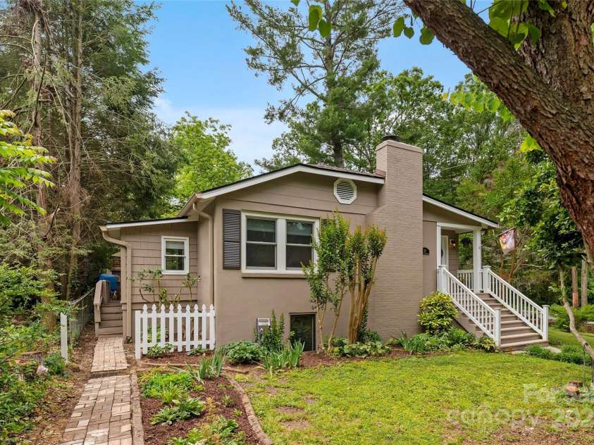 261 Forest Hill Drive, Asheville, NC 28803.  MLS# CAR4269408, YatesRealty ID 20353. 