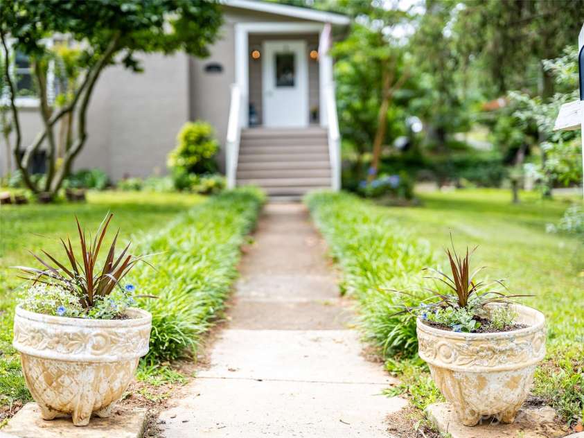261 Forest Hill Drive, Asheville, NC 28803.  MLS# CAR4269408, YatesRealty ID 20353. Front walkway