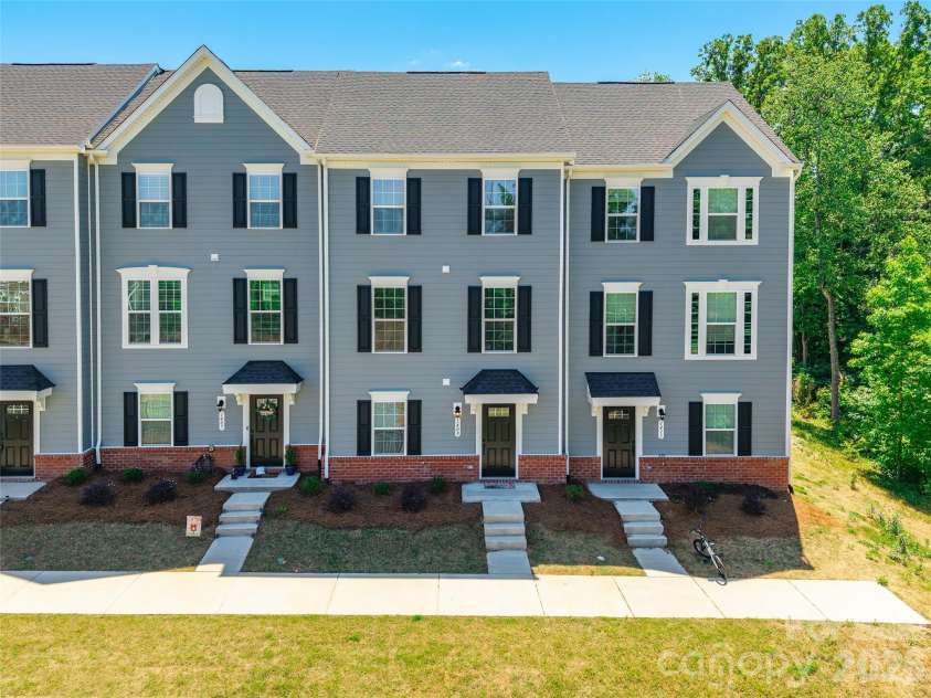 1409 May Apple Drive, Matthews, NC 28104.  MLS# CAR4375083, YatesRealty ID 20354. 
