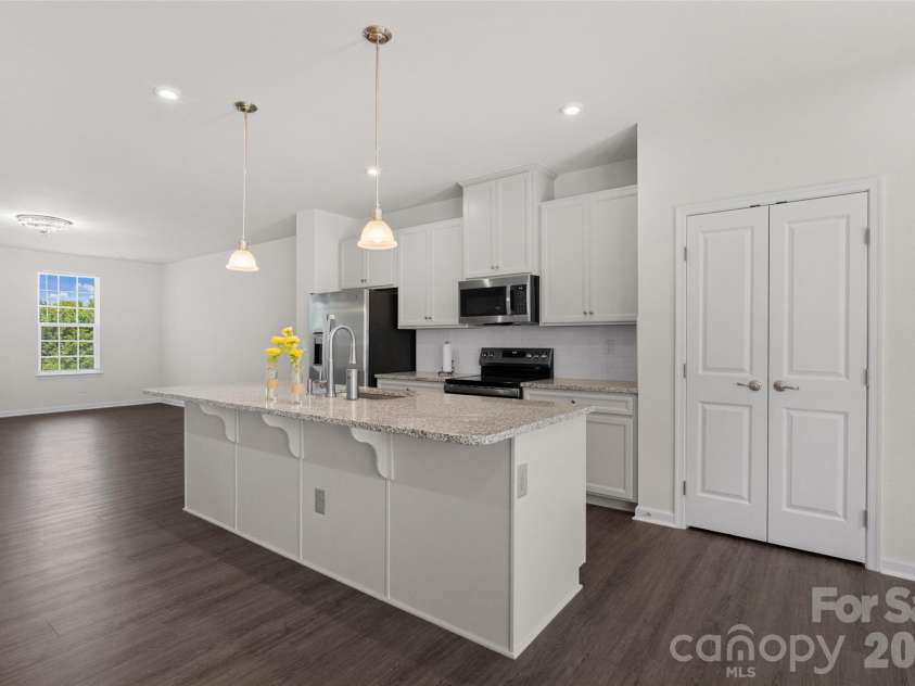 1409 May Apple Drive, Matthews, NC 28104.  MLS# CAR4375083, YatesRealty ID 20354. 