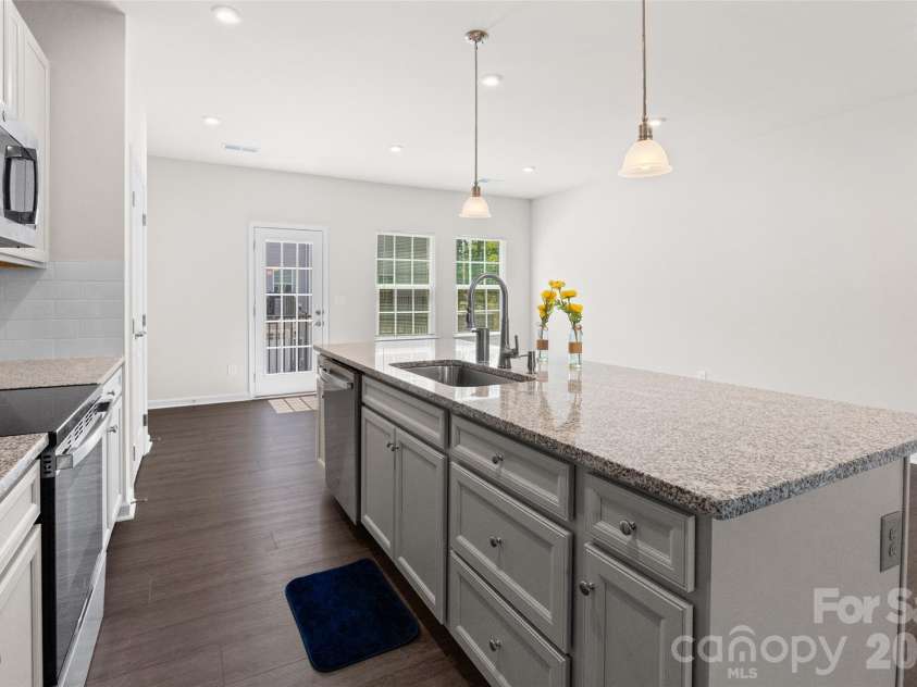 1409 May Apple Drive, Matthews, NC 28104.  MLS# CAR4375083, YatesRealty ID 20354. 