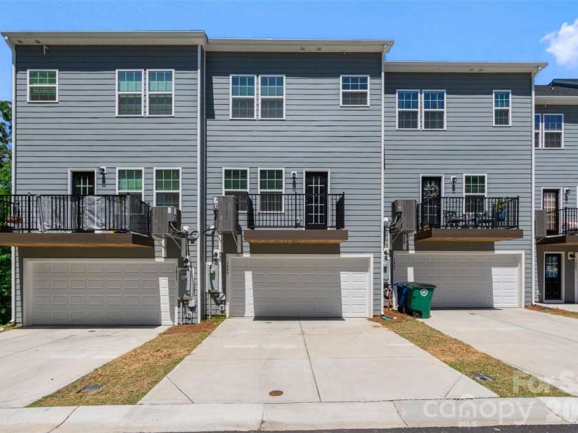 1409 May Apple Drive, Matthews, NC 28104.  MLS# CAR4375083, YatesRealty ID 20354. 