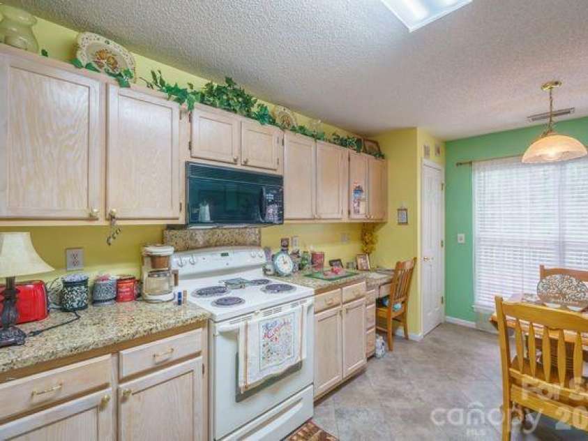 1236 Midlake Road, Kannapolis, NC 28083.  MLS# CAR4373106, YatesRealty ID 20357. Kitchen