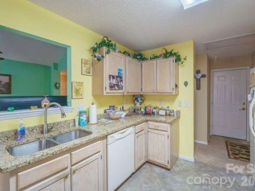 1236 Midlake Road, Kannapolis, NC 28083.  MLS# CAR4373106, YatesRealty ID 20357. Kitchen