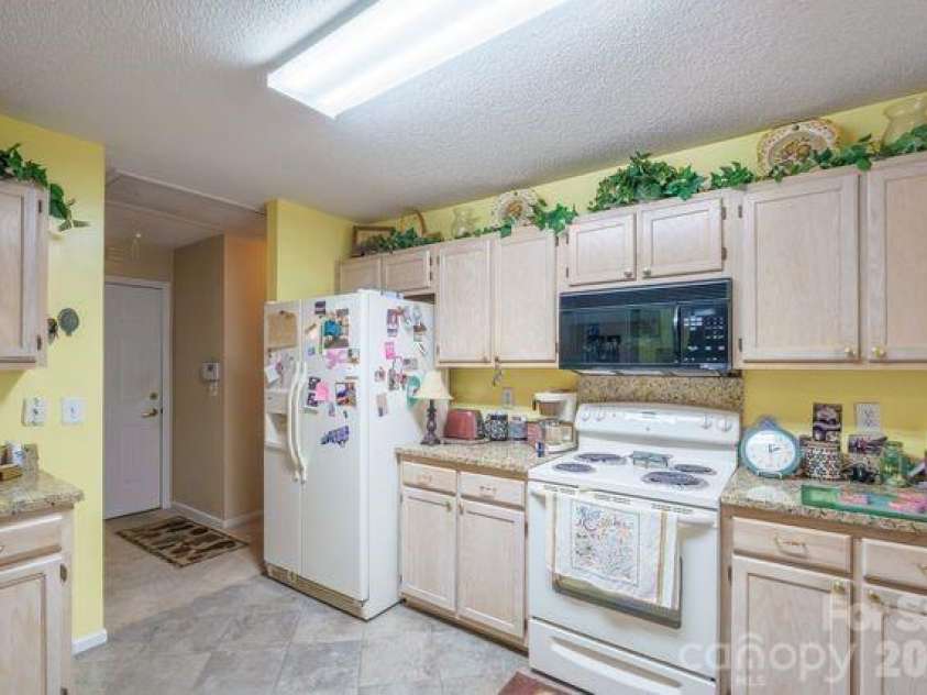 1236 Midlake Road, Kannapolis, NC 28083.  MLS# CAR4373106, YatesRealty ID 20357. Kitchen