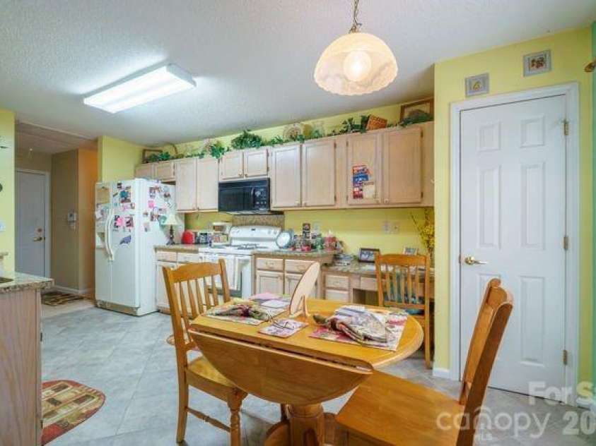 1236 Midlake Road, Kannapolis, NC 28083.  MLS# CAR4373106, YatesRealty ID 20357. Kitchen