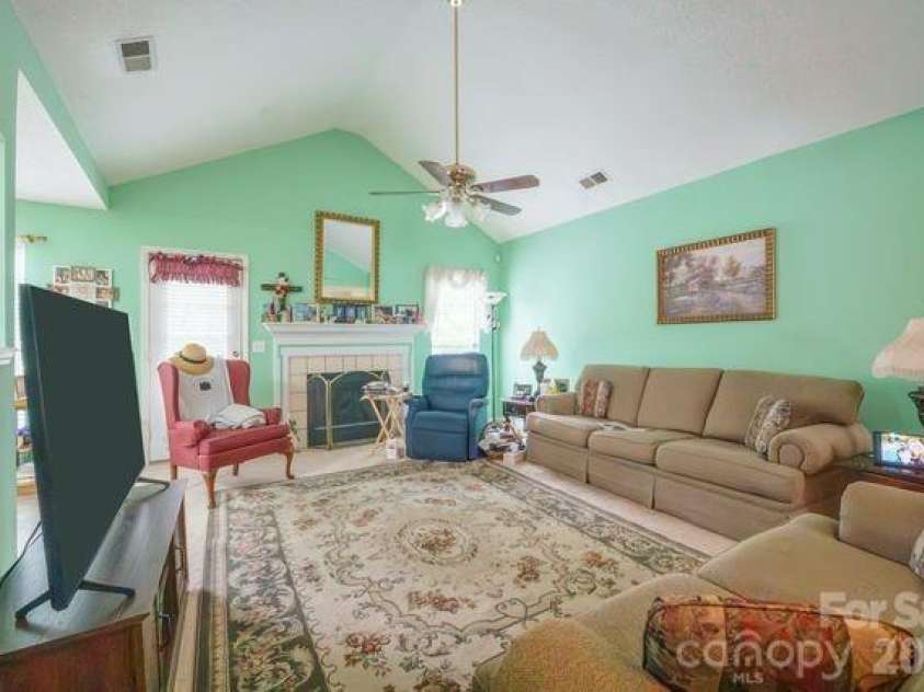 1236 Midlake Road, Kannapolis, NC 28083.  MLS# CAR4373106, YatesRealty ID 20357. Living Room