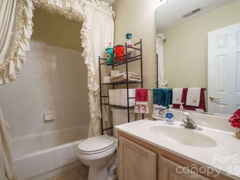 1236 Midlake Road, Kannapolis, NC 28083.  MLS# CAR4373106, YatesRealty ID 20357. Main Bath