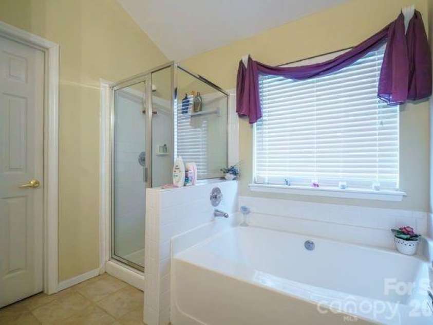 1236 Midlake Road, Kannapolis, NC 28083.  MLS# CAR4373106, YatesRealty ID 20357. Primary Bath