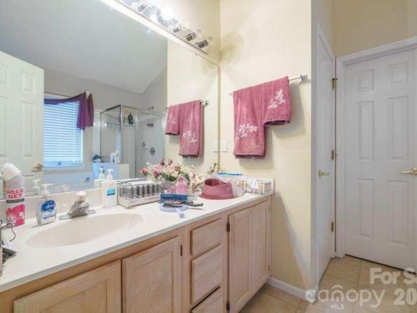 1236 Midlake Road, Kannapolis, NC 28083.  MLS# CAR4373106, YatesRealty ID 20357. Primary Bath