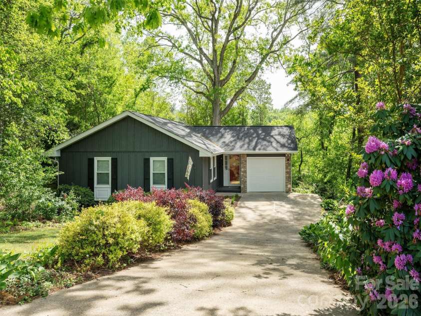 40 Fieldcrest Road, Arden, NC 28704.  MLS# CAR4377823, YatesRealty ID 20358. 