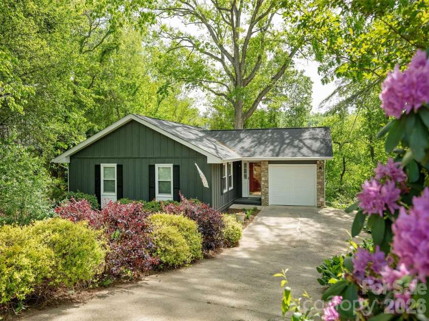 40 Fieldcrest Road, Arden, NC 28704.  MLS# CAR4377823, YatesRealty ID 20358. 