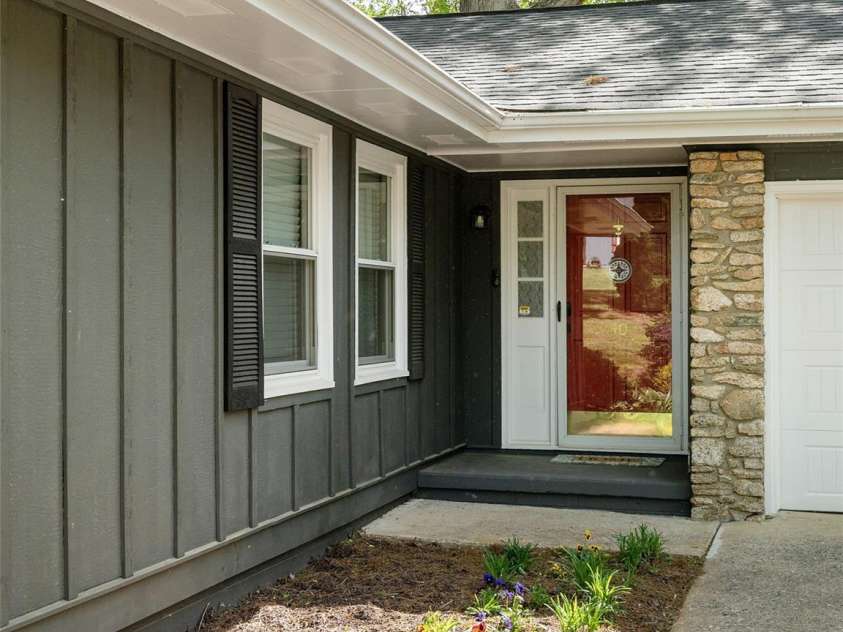 40 Fieldcrest Road, Arden, NC 28704.  MLS# CAR4377823, YatesRealty ID 20358. 