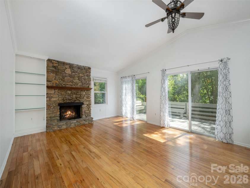40 Fieldcrest Road, Arden, NC 28704.  MLS# CAR4377823, YatesRealty ID 20358. 
