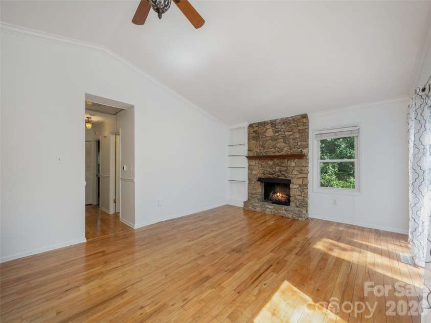 40 Fieldcrest Road, Arden, NC 28704.  MLS# CAR4377823, YatesRealty ID 20358. 