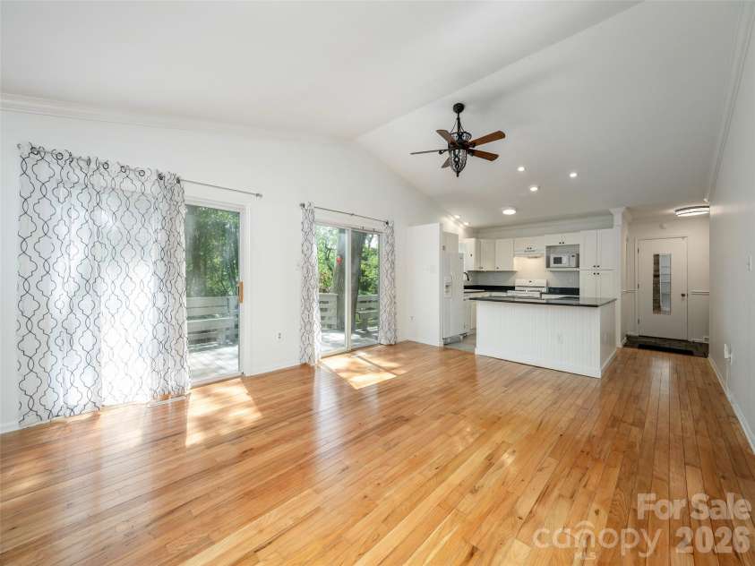 40 Fieldcrest Road, Arden, NC 28704.  MLS# CAR4377823, YatesRealty ID 20358. 
