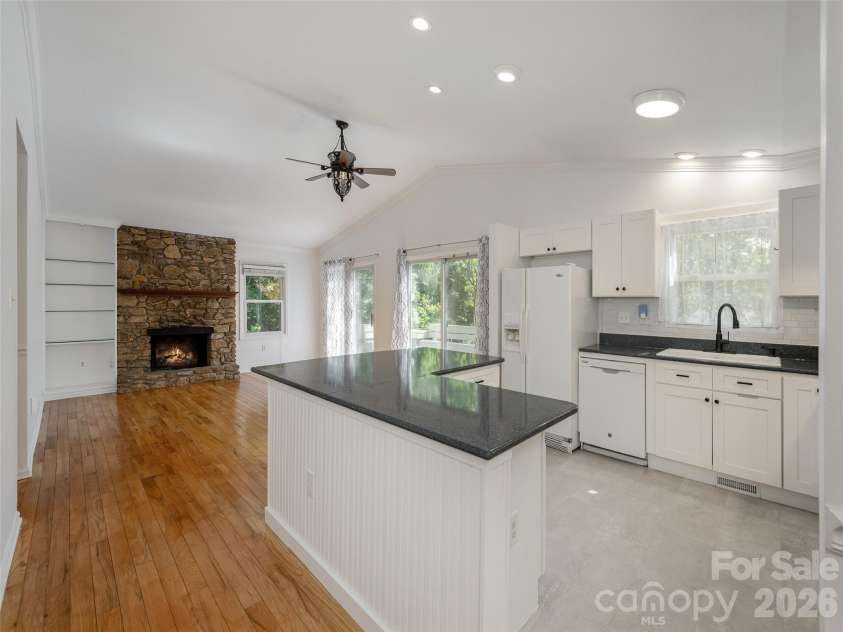 40 Fieldcrest Road, Arden, NC 28704.  MLS# CAR4377823, YatesRealty ID 20358. 