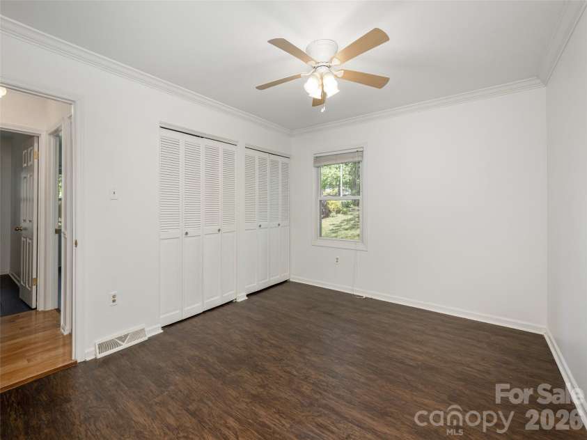 40 Fieldcrest Road, Arden, NC 28704.  MLS# CAR4377823, YatesRealty ID 20358. 